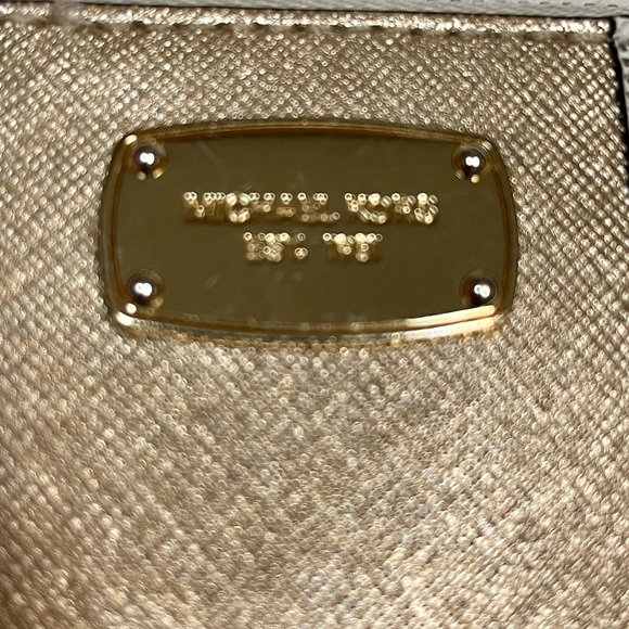 MICHAEL KORS GOLD LOGO CARD HOLDER/KEYCHAIN IN GUC - Picture 5 of 12